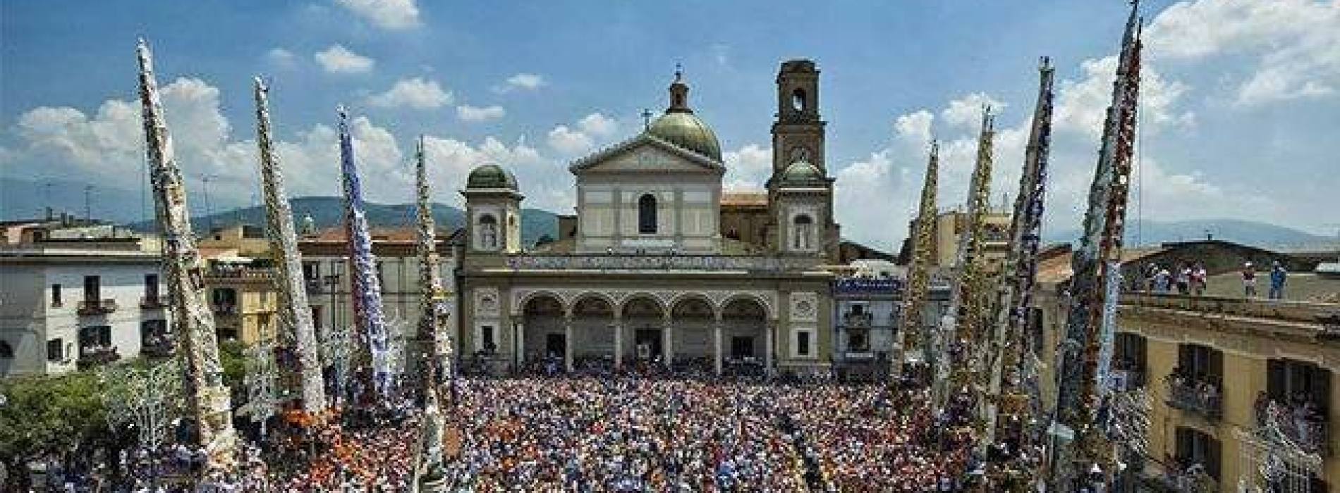 25 giugno, è qui la festa. A Nola lo straordinario rito dei Gigli