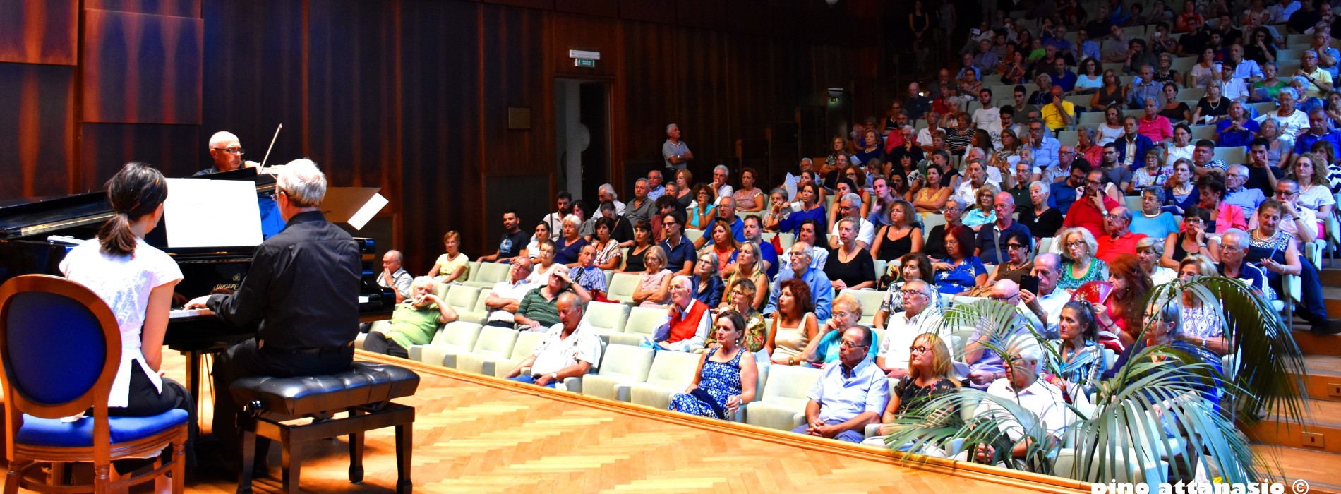 Napoli, i concerti del Conservatorio. Lezioni di piano e violino