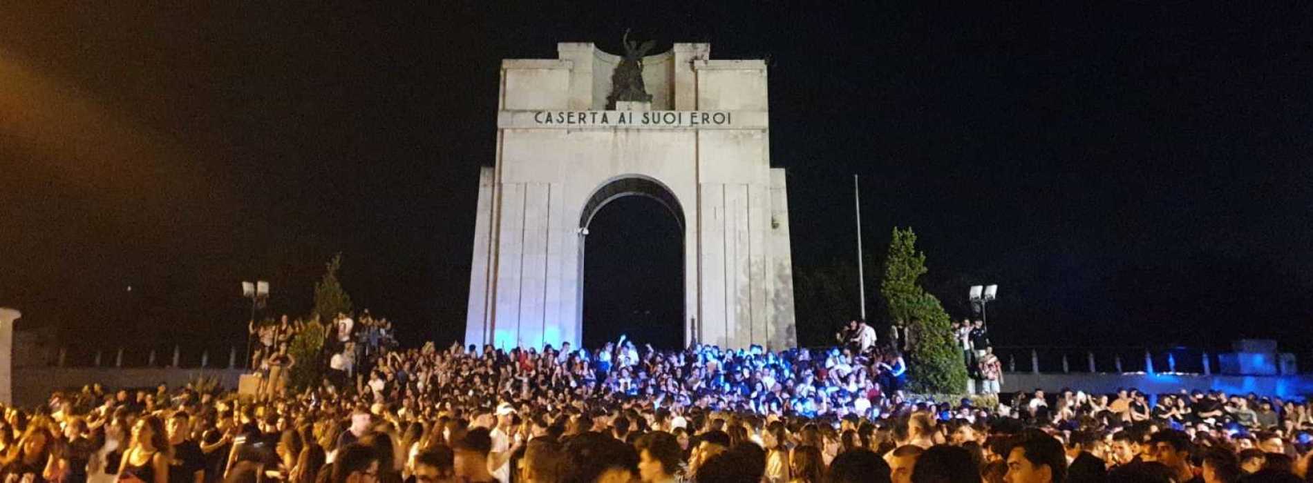 Caserta, al Monumento gli eroi della notte prima degli esami