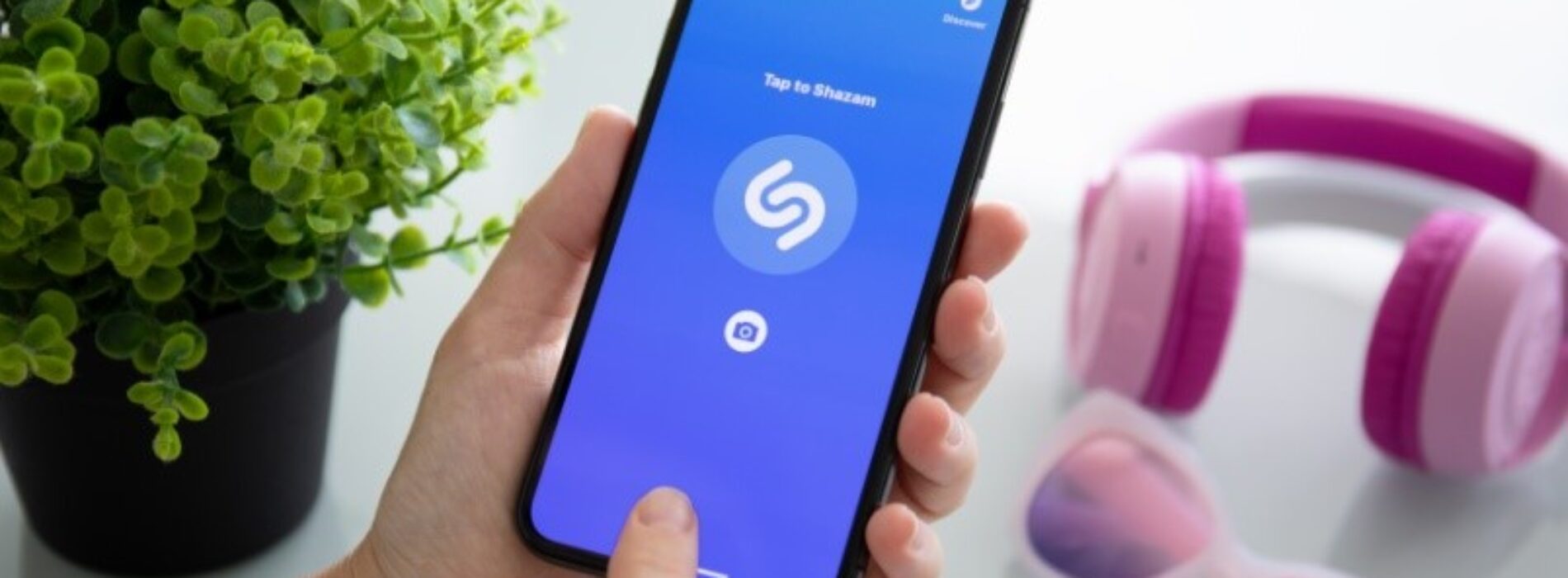 Shazammare, quel verbo magico che fa riconoscere la musica