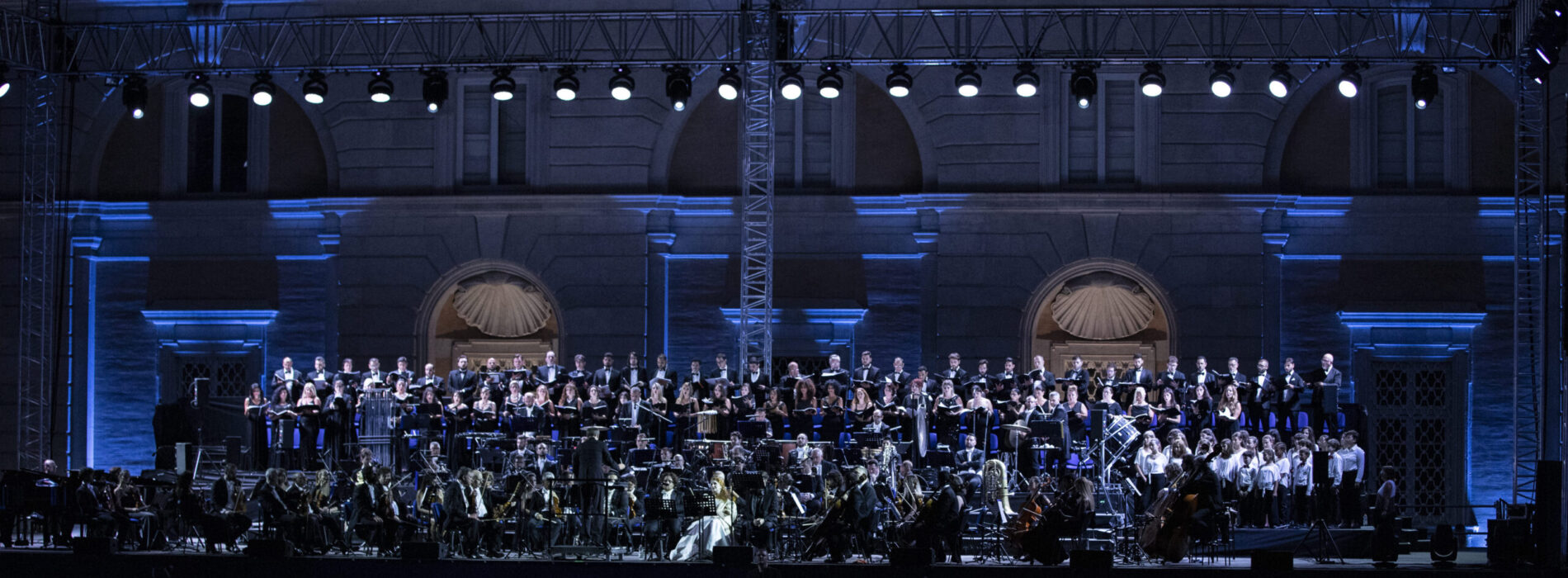 Reggia, il tripudio dei Carmina Burana apre Un’Estate da Re