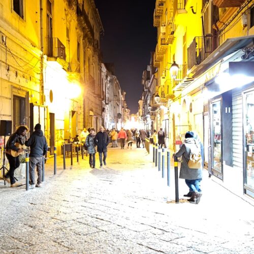 Strad’Aperta torna in via San Carlo. Musica, arte e cultura