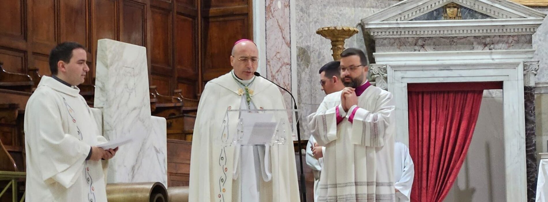 Primo maggio.  Messe in fabbrica per il vescovo Pietro Lagnese