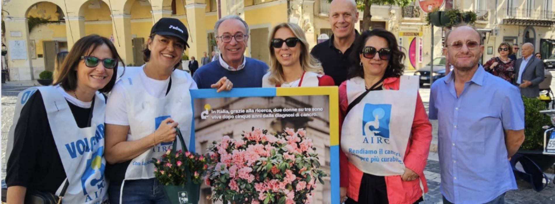 Festa della Mamma. Sosteniamo la ricerca con le azalee