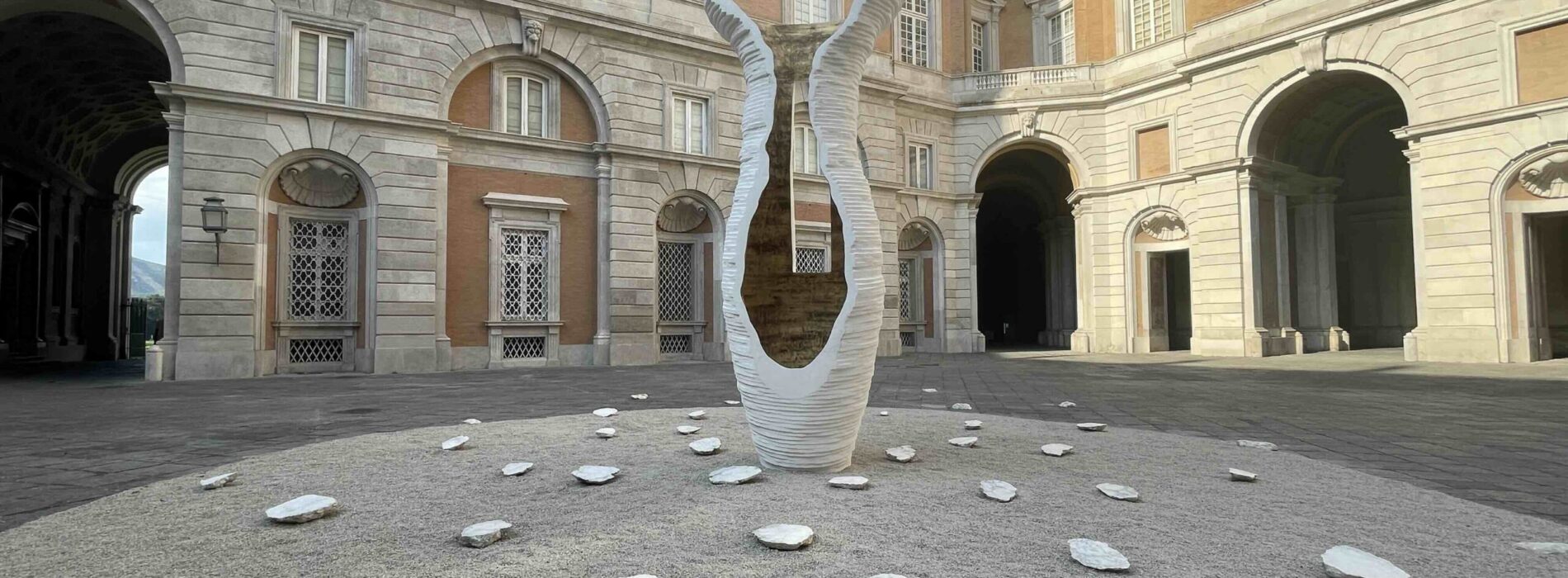 Reggia di Caserta. Inaugurata la mostra di Marco Bagnoli