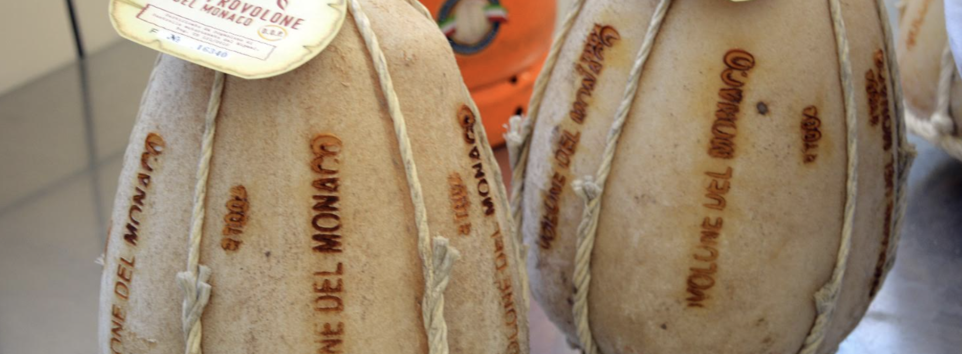 Provolone del Monaco dop, protagonista della tavola di Ferragosto