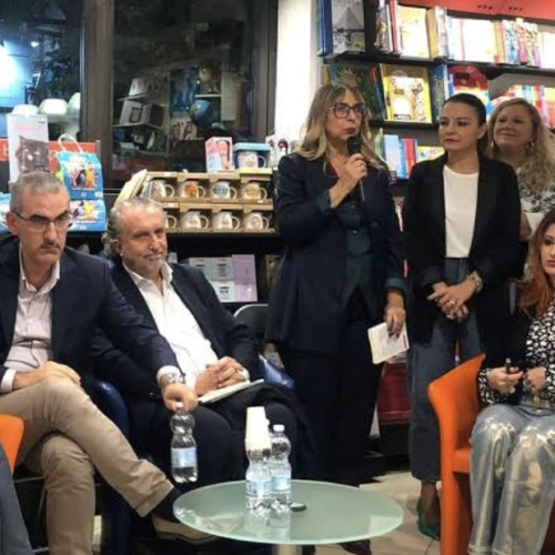 Inganni e potere, confronto sul gaslighting da Giunti a Caserta