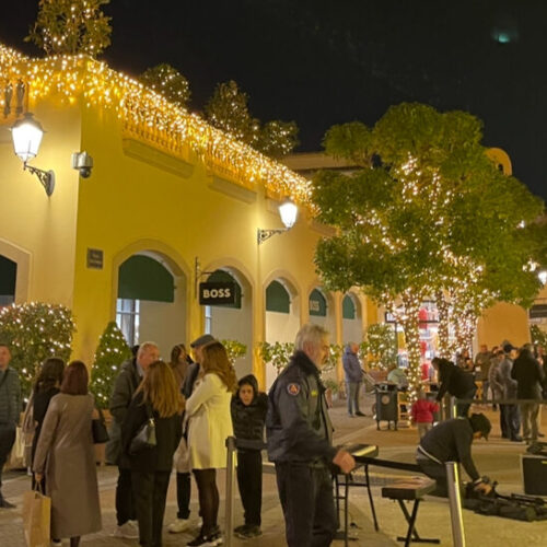 La Reggia Outlet, le Vespe d’epoca invadono la piazza