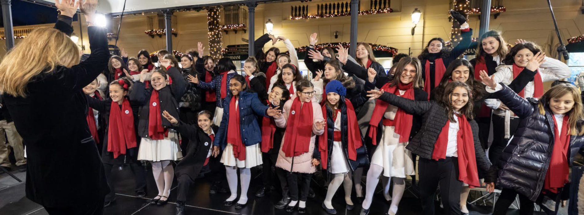 La Reggia Outlet, con il Coro di voci bianche del San Carlo al via il Natale