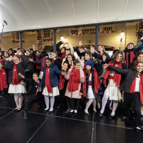 La Reggia Outlet, con il Coro di voci bianche del San Carlo al via il Natale