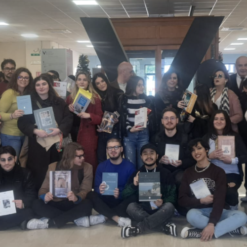 Secret Santa alla Vanvitelli, sotto l’albero libri per gli studenti