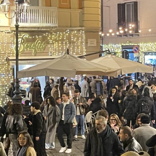 Vigilia di Capodanno, gran festa a Caserta tra bollicine e selfie