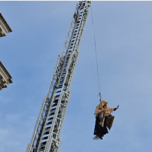 Il cielo sopra Caserta, in 5000 al volo della Befana alla Reggia