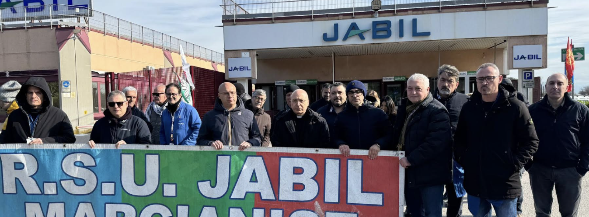 Jabil Marcianise, monsignor Lagnese al fianco degli operai 