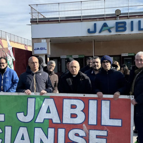 Jabil Marcianise, monsignor Lagnese al fianco degli operai 