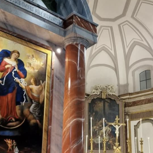 Fedeli in fermento, la Madonna che scioglie i nodi arriva a Curti