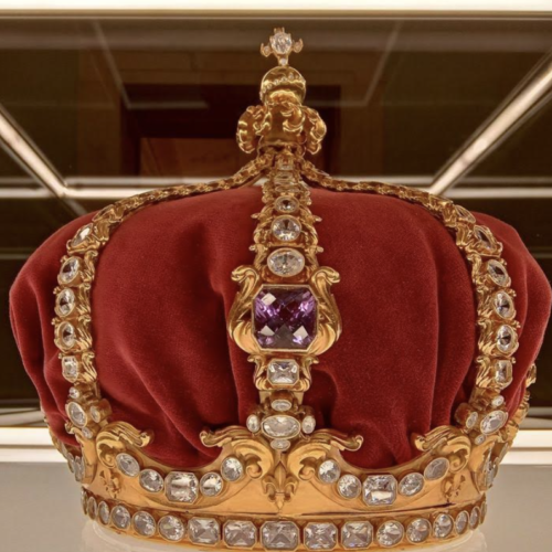 La Corona del Re Carlo di Borbone. Reggia, prorogata la mostra